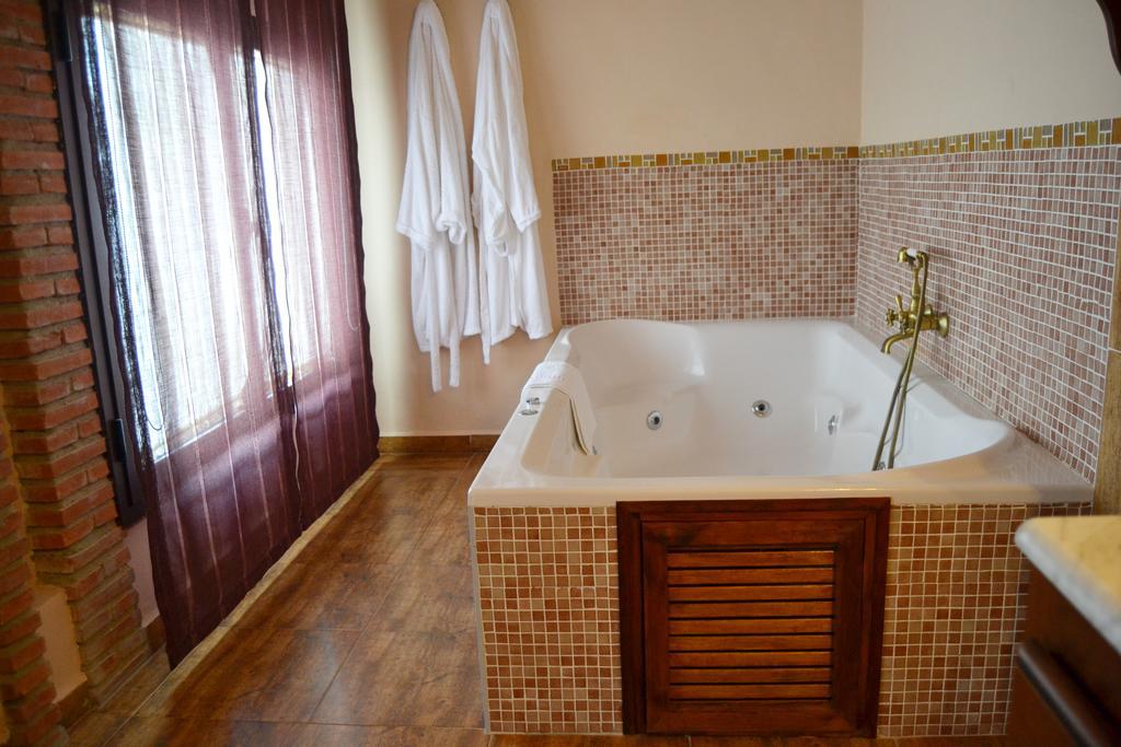 Rural El Mano Hotel Кастрил Екстериор снимка